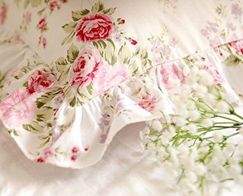 Shabby Jastučnice S Cvjetnim Printom Ružičaste Ruže Elegantne U Stilu Seoskog Stila S Vintage Čipkom I Volanima.